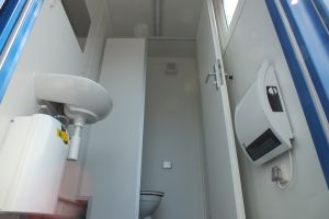 10' Toilettencontainer / Innenansicht - h+s container GmbH