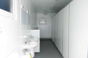 20' Herren WC-Container / Toilettencontainer / Innenansicht - h+s container GmbH