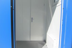 20' Schwarz / Weiß Container - Eingangsbereich - h+s container GmbH