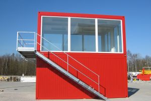 Container mit Schaufenster / Containeranlage mit Außentreppe - Außenansicht - h+s container GmbH